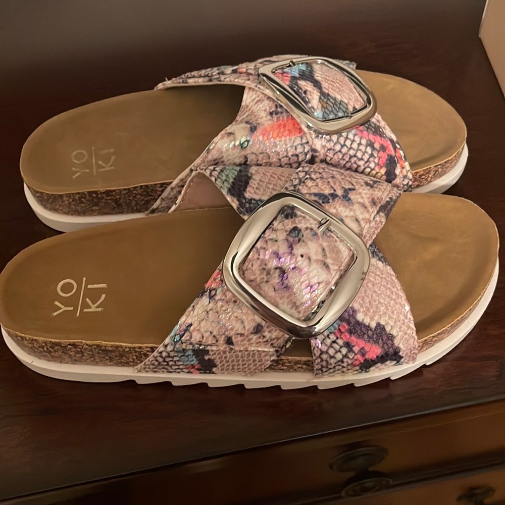 Yoki slides size 7.5